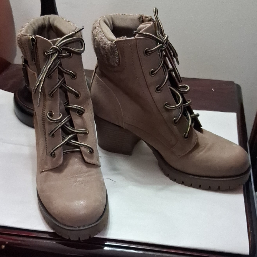 MIA Women's Lace-Up Beige Boots